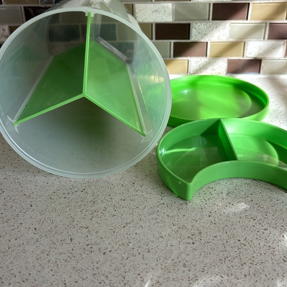 ❌SOLD ~ CONTAINER ~ 3 section ~ food/snack container - Picture 3 of 4